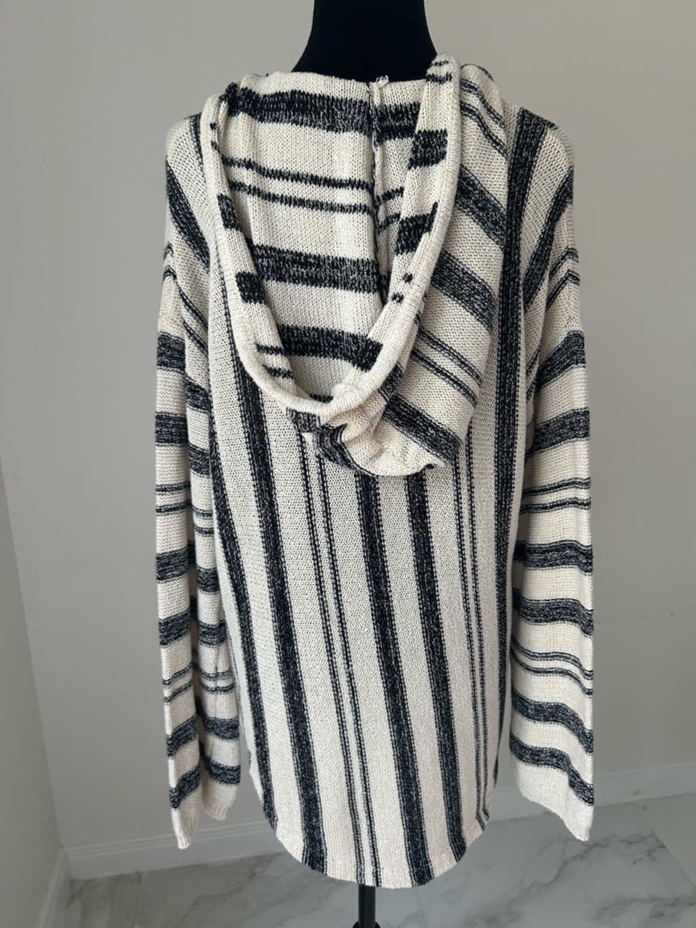 Buc-ee’s Baja Style Hooded Poncho Sweater Tunic - Cream & Black, Size M, Unisex - Picture 5 of 7